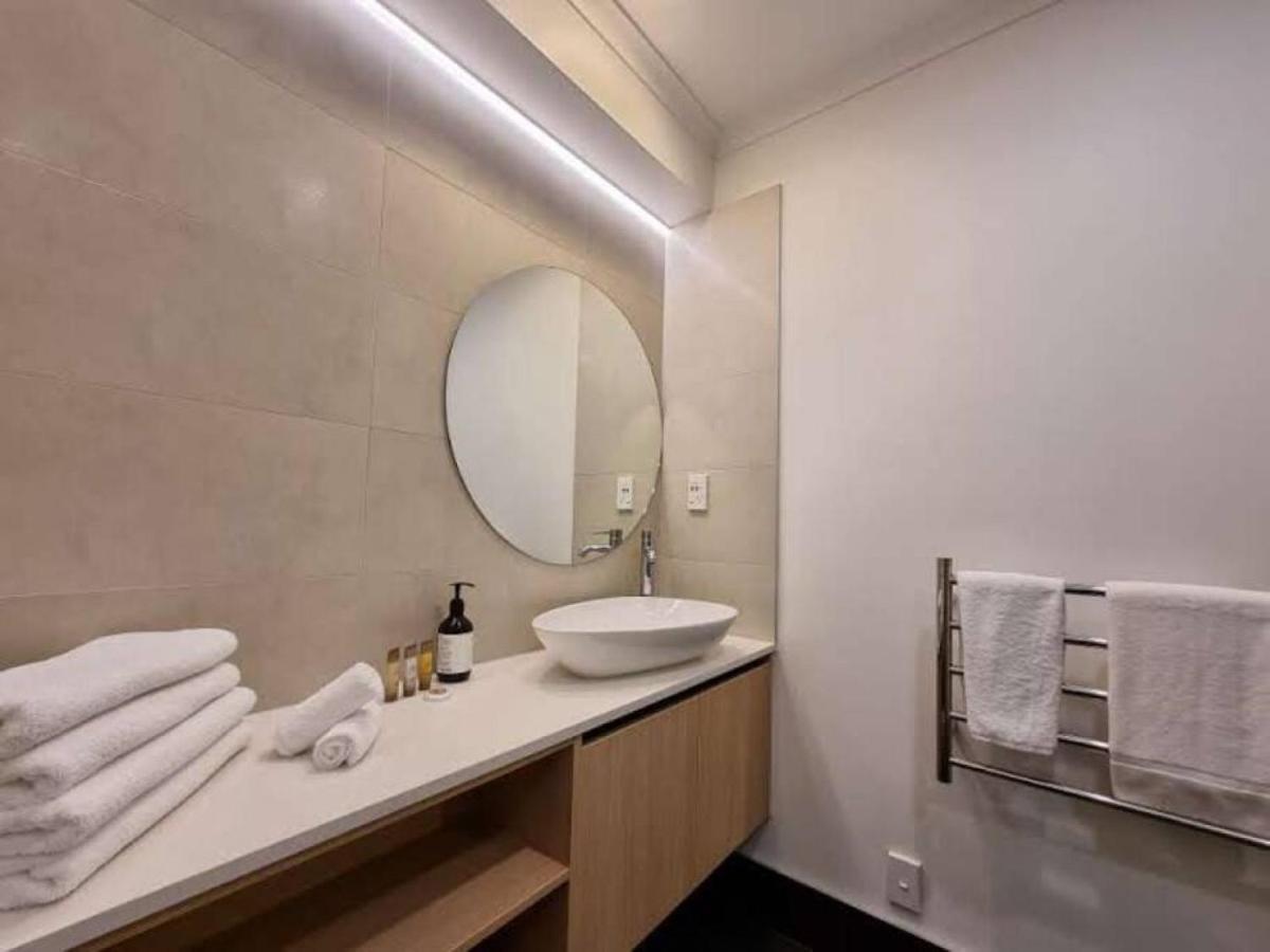 Sweet Escape Cbd Studio With Pool And Gym Auckland Exterior photo