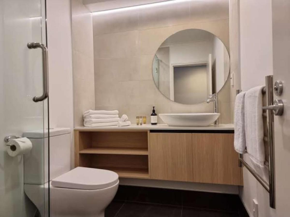 Sweet Escape Cbd Studio With Pool And Gym Auckland Exterior photo